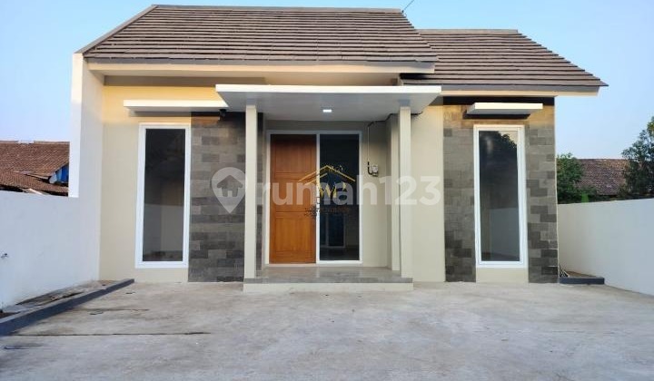 RUMAH SIAP HUNI CARPORT LUAS DEKAT UKRIM DI KALASAN SLEMAN