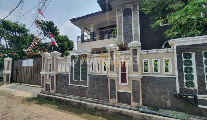 RUMAH SECOND POSISI HOOK DEKAT UNIVERSITAS PANCASILA JAKARTA