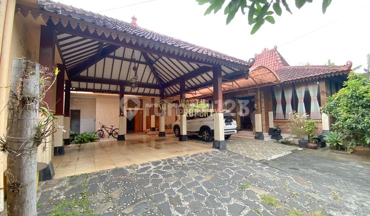 STRATEGIC HOMESTAY WITH SPACIOUS LAND IN PLERET BANTUL