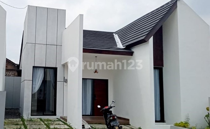 SMARTHOME READY TO OCCUPY, ONLY 1 MINUTE TO SLEMAN POLICE STATION IN MLATI SLEMAN