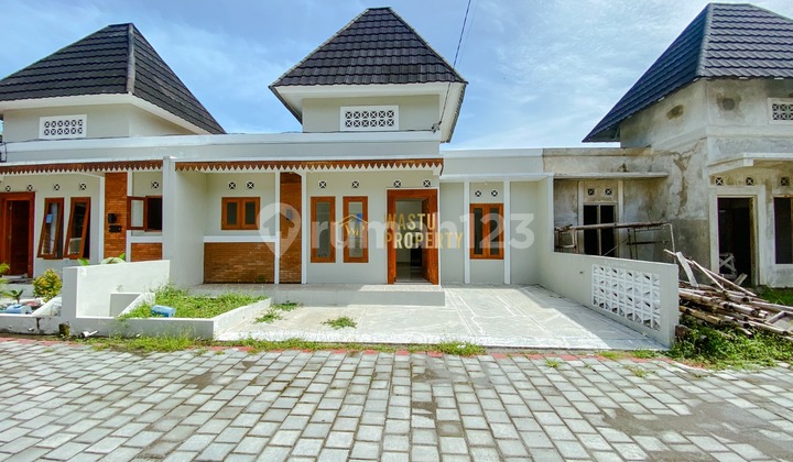 AFFORDABLE HOUSE IN A HOUSING ESTATE NEAR JOGJA SOLO MAIN ROAD IN PRAMBANAN KLATEN AFFORDABLE HOUSE IN A HOUSING ESTATE NEAR JOGJA SOLO MAIN ROAD IN PRAMBANAN KLATEN