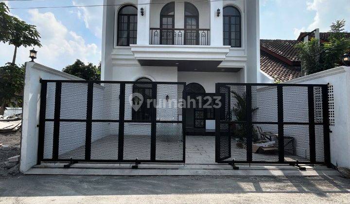 Rumah Mewah Desain Klasik Modern Di Utara Maguwoharjo 1