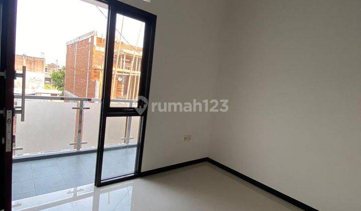 Rumah Minimalis 2 Lantai Malang Murah Siap Huni 2