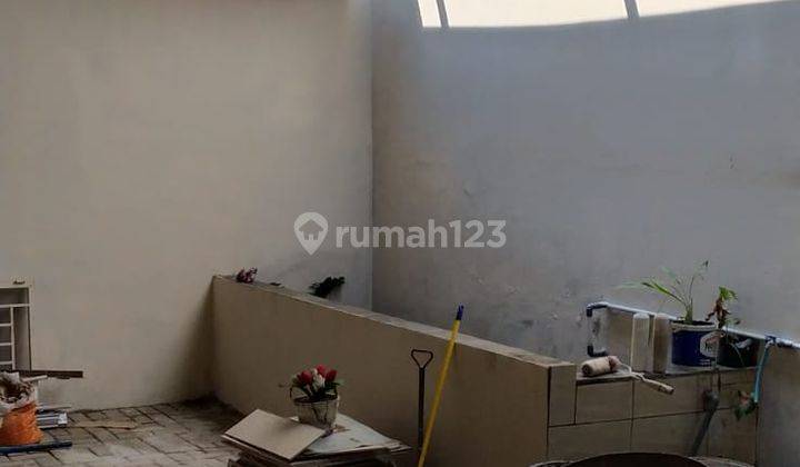 ruko 3 lantai lokasi strategis di area holis 2