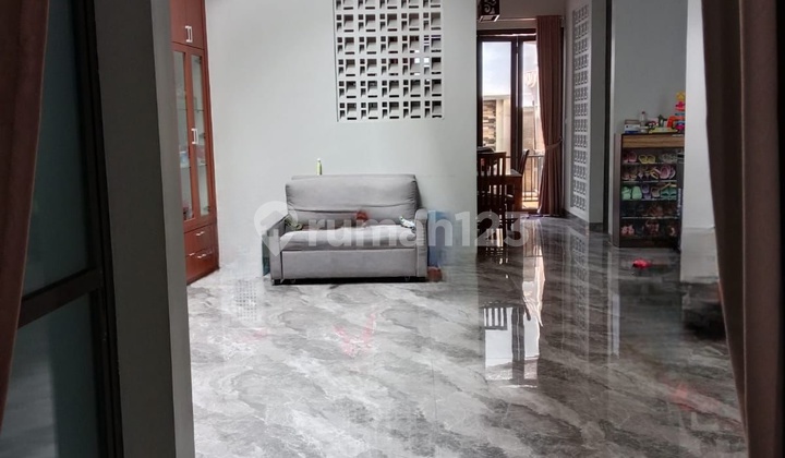 Jual Cepat Rumah Cantik 2 Lantai Di Pinggiran Kampung 2