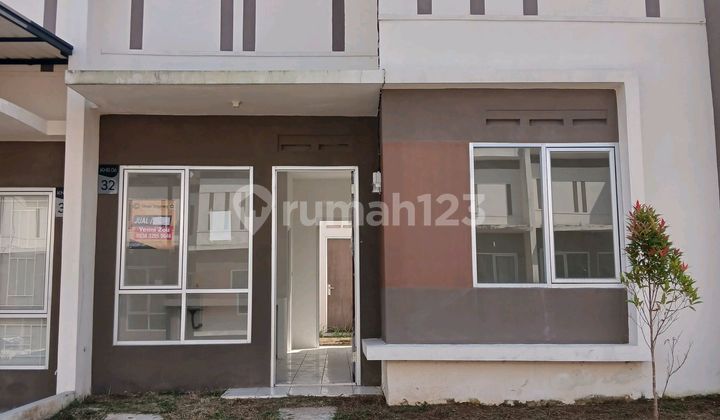 Rumah Dengan Konsep Transit Stasiun Oriental