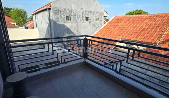 Rumah Mewah Stategis Siap Huni di Graha Padma Boulevard 2