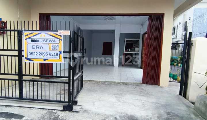 Flood-free, Commercial Space, 1 Story, Near City Bus Access, Ready to Move In 1