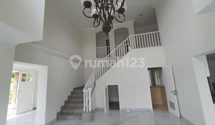 Rumah Mewah Siap Huni dengan Swimming pool di Lippo Karawaci 2