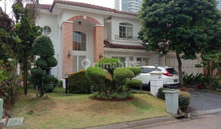 Rumah Bagus Siap Huni di Taman Beverly Golf Lippo Karawaci, Tangerang 1