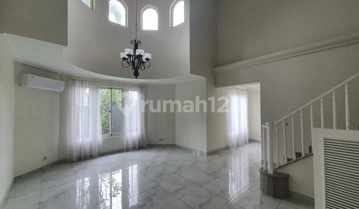 Rumah Mewah Siap Huni dengan Swimming pool di Lippo Karawaci 1