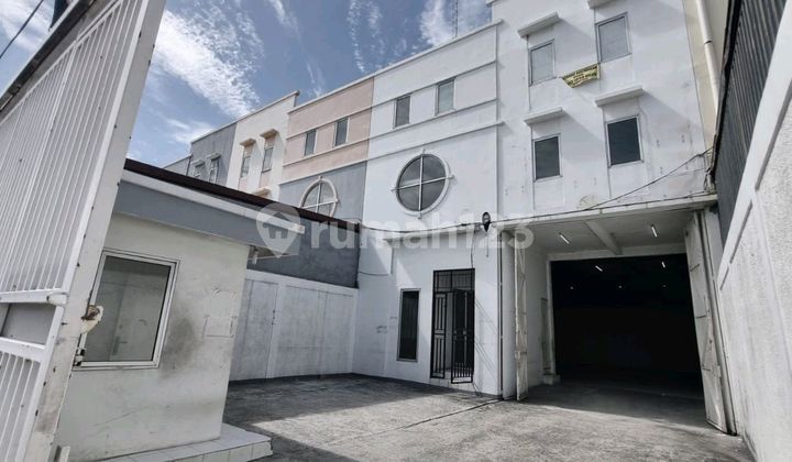 Leasing 3-Storage Warehouse with Lift