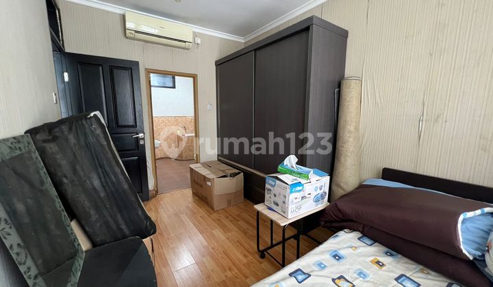 3-Story Modern Garden House in Cakung, Area 200m2, Furnished 2