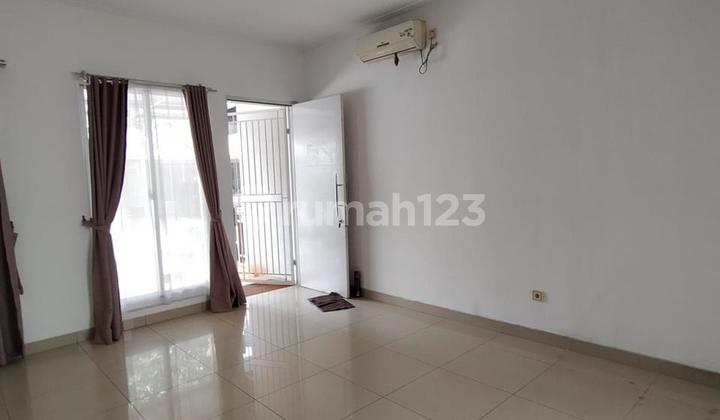 Two-story House in Australia Cluster, Green Lake City, 8x15, AC Ready 2