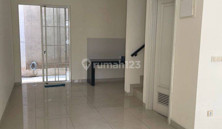 Rumah 2 Lantai di Green Lake City, Cluster Eropa.
