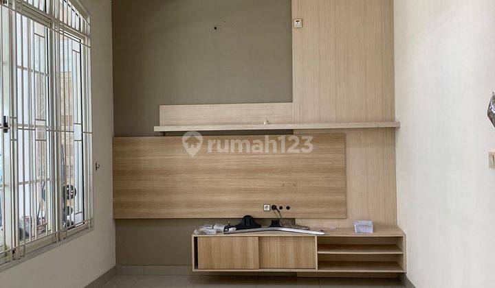 Rumah Semi Furnished di Cluster West Europe, Uk. 6x15m2, Shm, Glc.