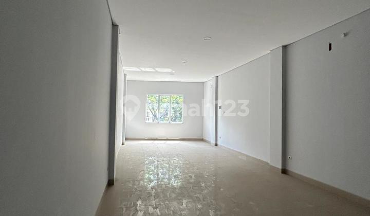 New 3-Story Shop House in Cipondoh Tangerang, Size 4x15, Facing Japan Raya New 3-Story Shop House in Cipondoh Tangerang, Size 4x15, Facing Japan Raya
