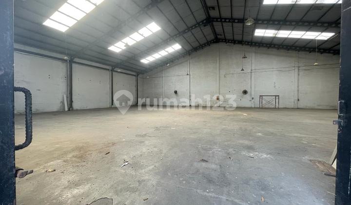 Strategic Warehouse in Jatake Tangerang, Area 870m², 40ft Container Access