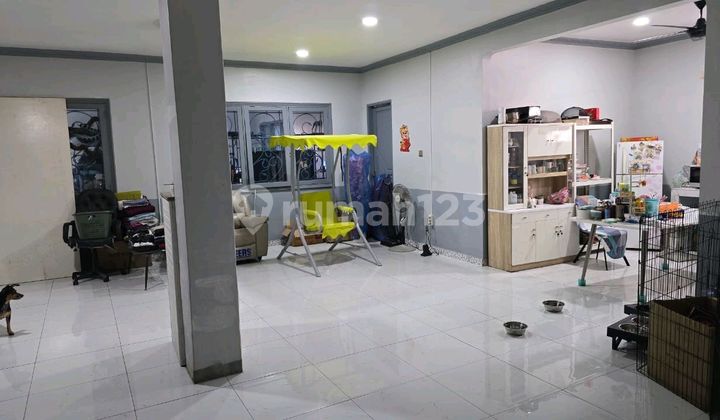 Ready-to-Occupy House in Cengkareng at a Good Price