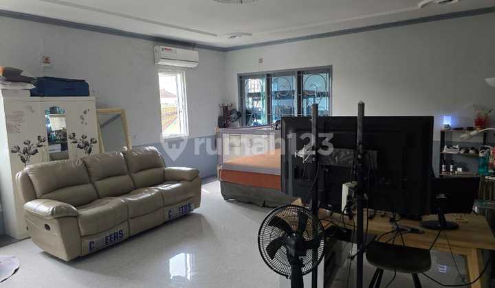 Ready-to-Occupy House in Cengkareng at a Good Price 2