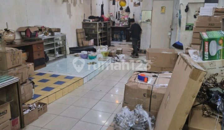 For Rent, Always Busy Shop House in City Center