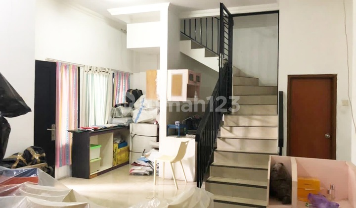 Rumah 3 Lantai Sangat Terawat di Kedoya Baru Lokasi Bagus 2
