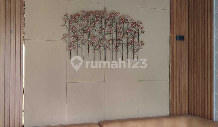 rumah mewah Griya Permata
Hoek Strategis