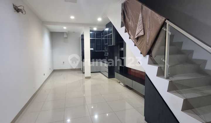 Rumah Siap Huni di Cluster East Asia Green Lake City Strategis Nego  1