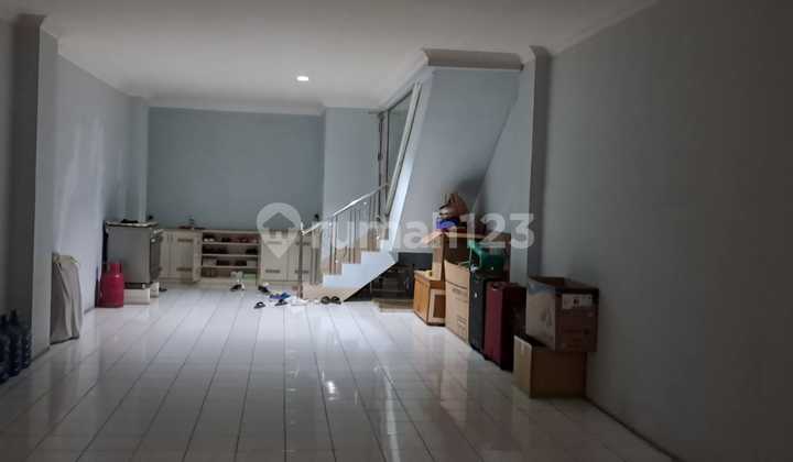 4-Story House in Muara Karang, North Jakarta 2