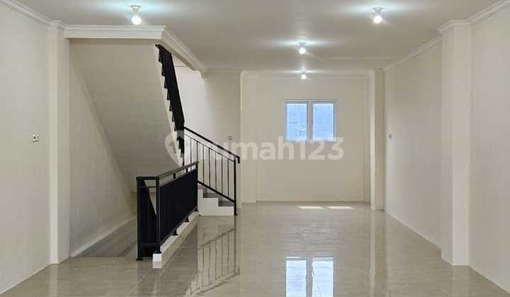 Newly Renovated Ruko in Jembatan Lima, West Jakarta, Price Ready to Negotiate 2