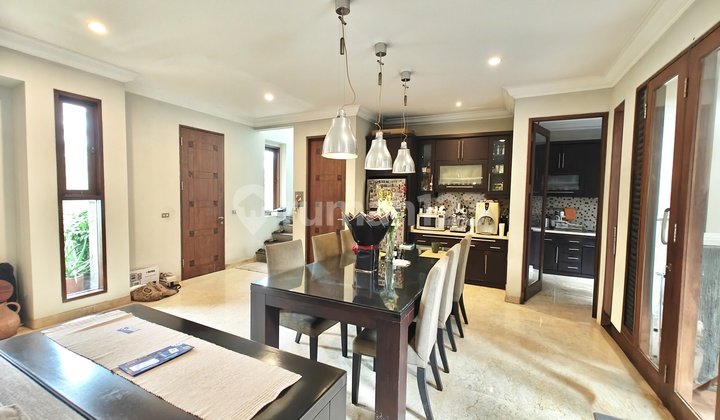 Rumah Mewah Mega Kebon Jeruk Jakarta Barat Furnish With Pool