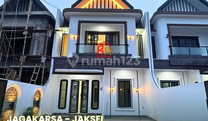 Rumah Mewah Besar Lokasi Strategis di Jagakarsa Jakarta Selatan