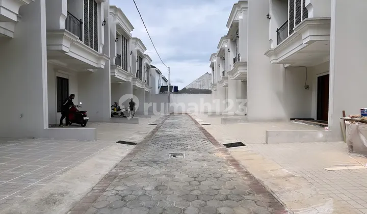 Affordable Ready-to-Occupy House in a Cluster in Cilodong, Depok 2