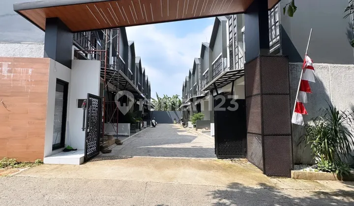 Rumah Cantik Dalam Cluster Siap Huni di Kukusan Beji Depok 2