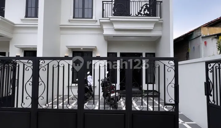 Rumah Klasik Siap Huni di Raden Saleh Sukmajaya Depok