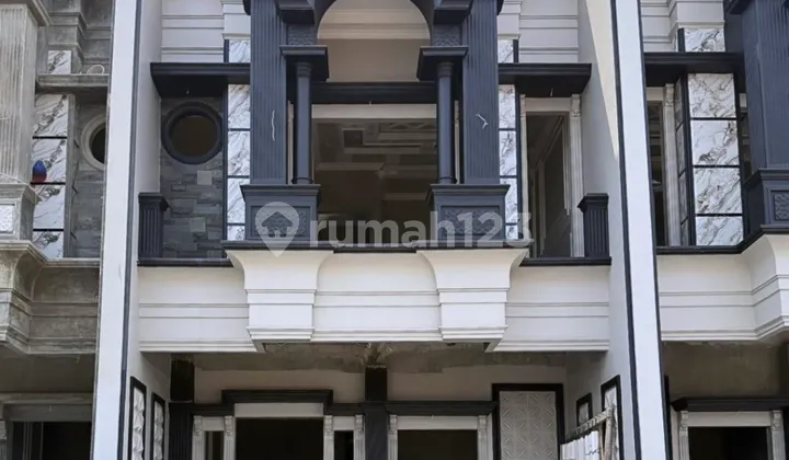 Rumah Mewah Klasik Dalam Cluster di Kalimulya Cilodong Depok Rumah Mewah Klasik Dalam Cluster di Kalimulya Cilodong Depok