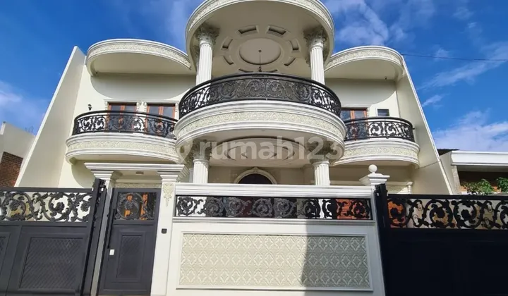 Rumah Mewah Klasik Siap Huni di Grand Depok City