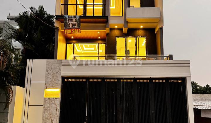 Rumah Mewah Ada Kolam Renangnya di Warungsila Jagakarsa Jakarta Selatan