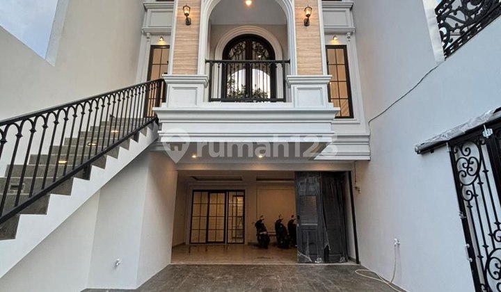 Rumah Mewah Siap Huni Ada Kolam Renangnya di Jagakarsa Jakarta Selatan 2