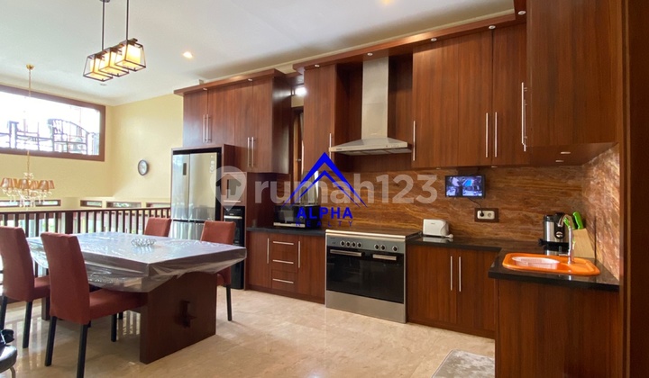 Dijual Rumah Dengan Kolam Renang di Ciumbuleuit Hegarmanah Bandung 2