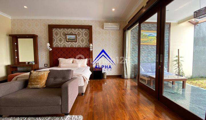 Dijual Rumah Dengan Kolam Renang di Ciumbuleuit Hegarmanah Bandung 1