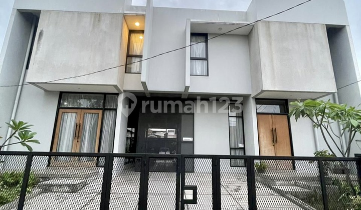 Aesthetic Industrial House in the Center of Bandung City