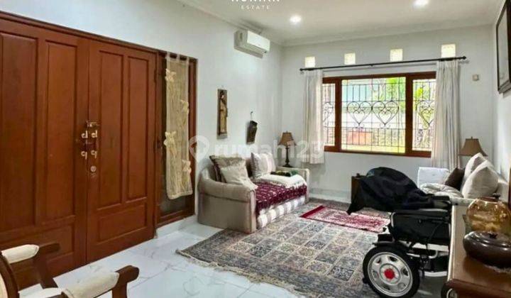  Rumah Siap Huni di Kebayoran Baru, Kolam Renang, Dekat Mrt 2