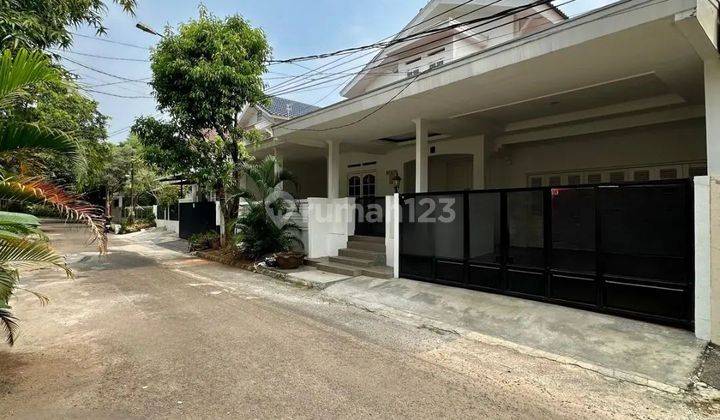 Temukan Kenyamanan Hidup di Townhouse Eksklusif Bintaro Sektor 6 1