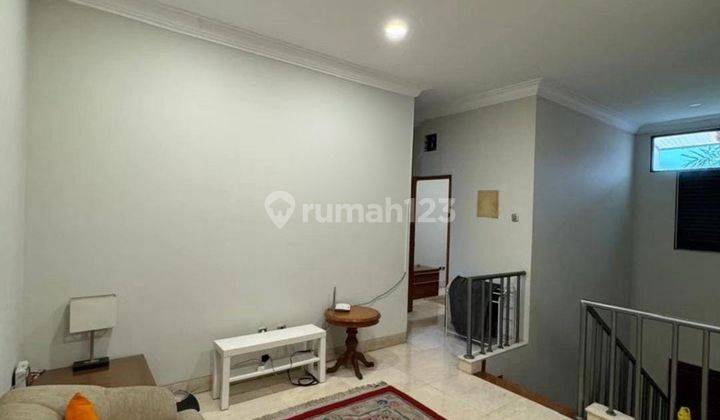 For Sale Rumah Siap Huni Hoek di Pondok Indah, Jakarta Selatan Lokasi Strategis Dan Desain Elegan 2