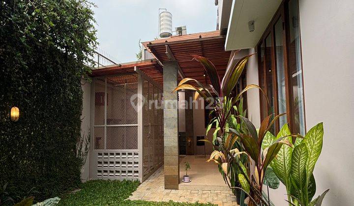 Modern Tropical House Rumah Terawat Split Level Lebak Bulus 2