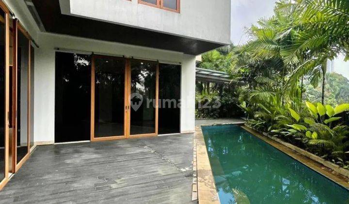 Turun Harga! Kuningan Modern Tropical House Taman Luas  2