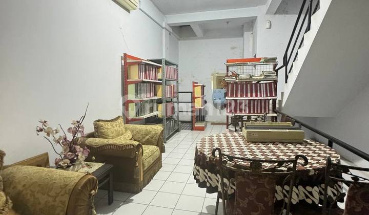 Ready-to-use shophouse near Jl. Raden Saleh Raya, Jl. Cikini Raya, in Cikini Menteng, Central Jakarta. 2