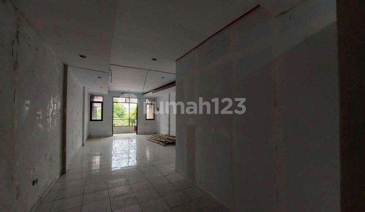 Ruko 3 lantai, Jl. salemba Salemba Jakarta pusat Ruko 3 lantai, Jl. salemba Salemba Jakarta pusat