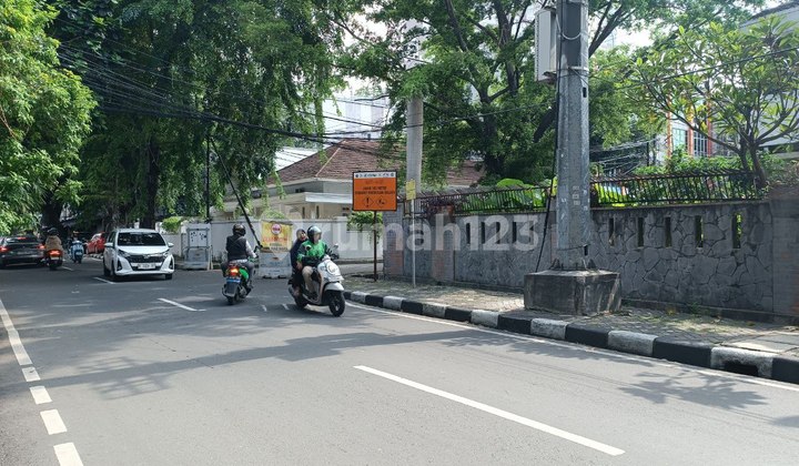 Rumah hook  Bangunan lama,  DiMenteng  Jakarta Pusat,dekat jl cikini raya,jl raden saleh raya,lokasi strategis 2